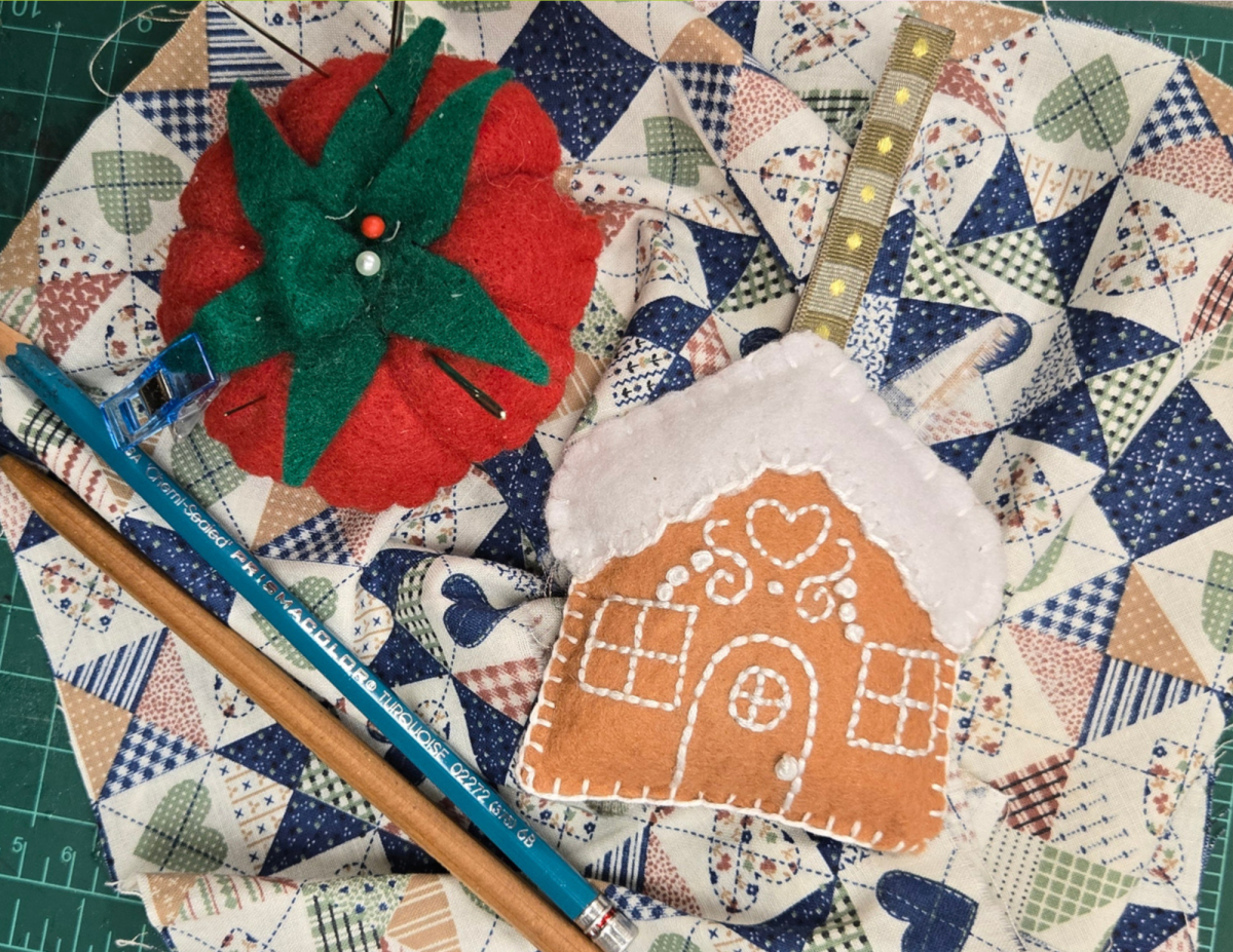 a 2d felt gingerbread house 